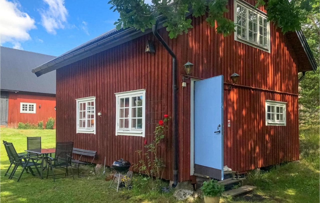 2 Bedroom Awesome Home In Vaestervik Extérieur photo