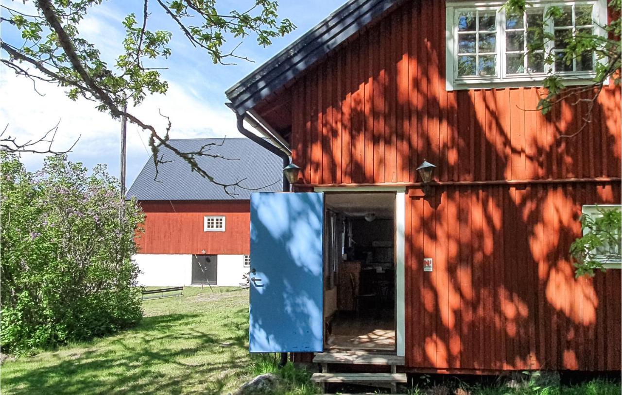 2 Bedroom Awesome Home In Vaestervik Extérieur photo